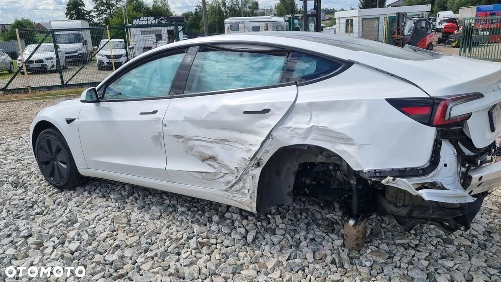 Tesla Model 3 Standard Hinterradantrieb - 2