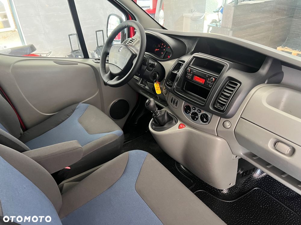 Renault Trafic - 25