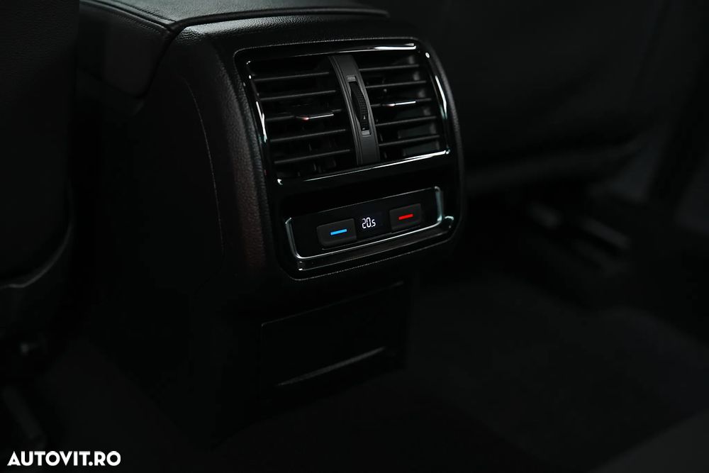Volkswagen Passat 2.0 TDI DSG Highline - 33