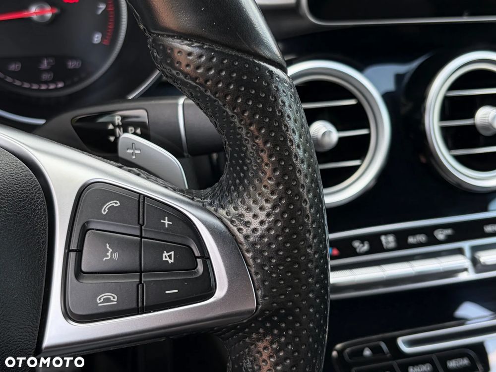 Mercedes-Benz Klasa C 180 9G-TRONIC AMG Line - 33