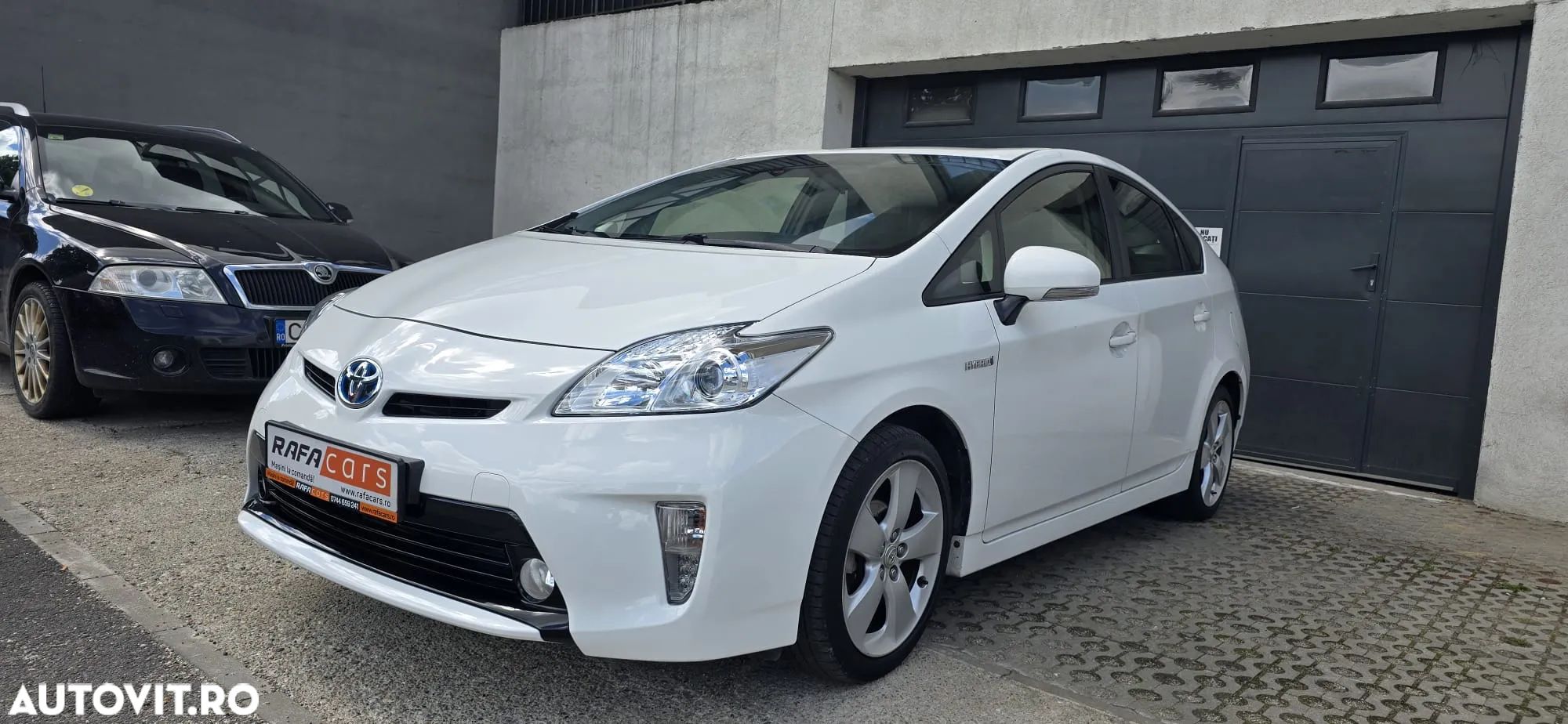 Toyota Prius (Hybrid) Executive - 1