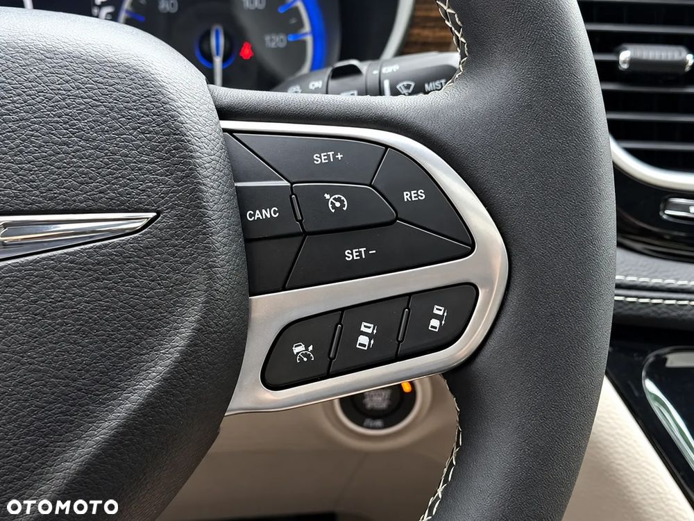 Chrysler Pacifica - 17