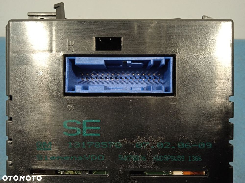 OPEL ASTRA H 1.9 CDTI RADIO CD 30 MP3 13190742  Z157 - 9