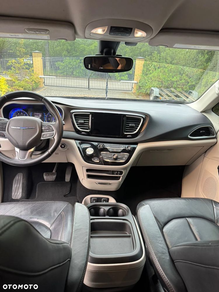 Chrysler Pacifica - 24