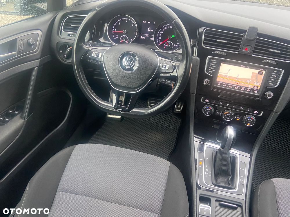 Volkswagen Golf - 23