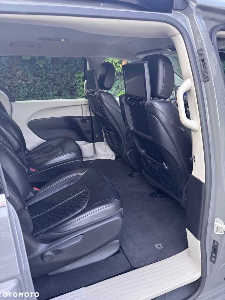 Chrysler Pacifica - 31