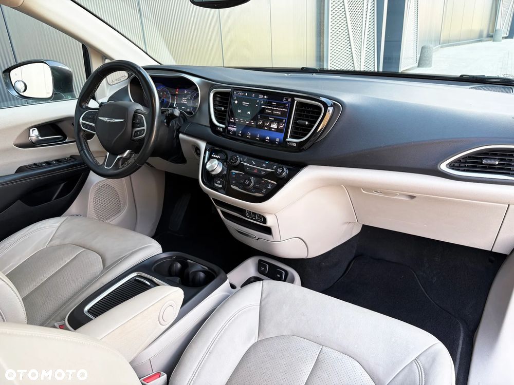 Chrysler Pacifica - 26