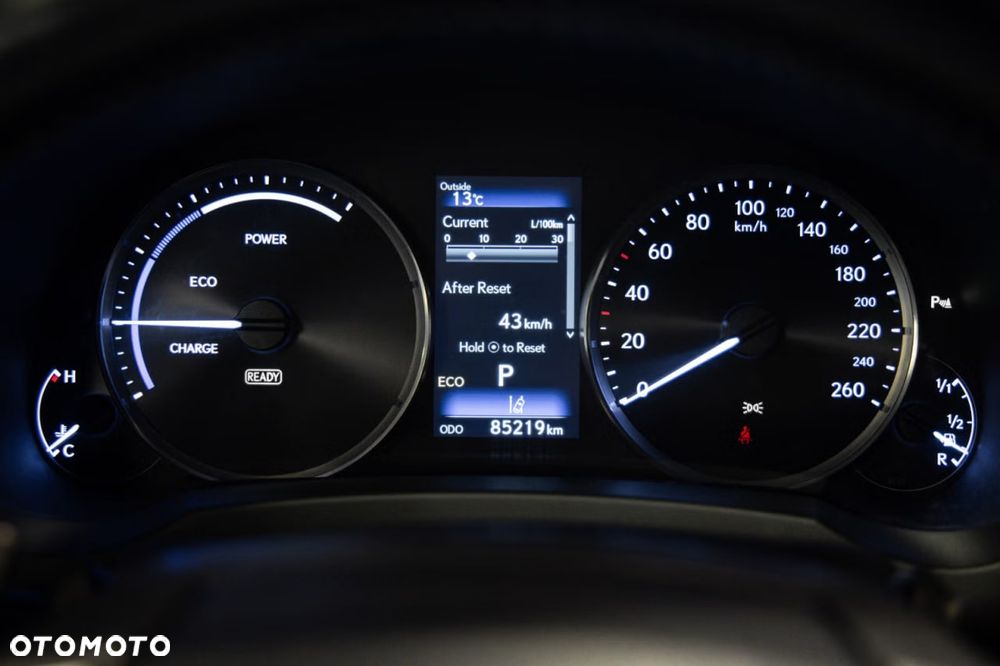 Lexus IS Standard - 11