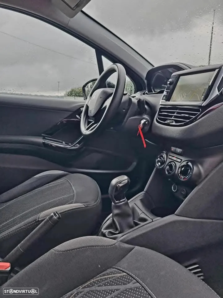 Peugeot 208 - 10