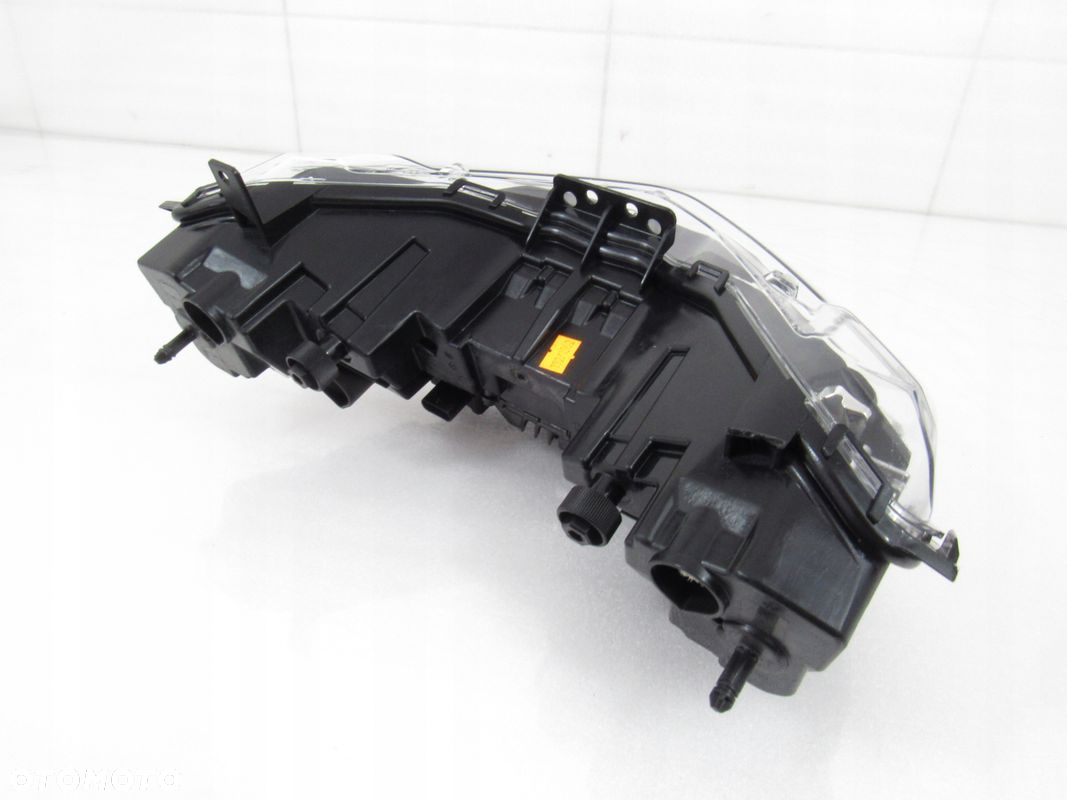 Lampa przód / reflektor BMW CE 04 - 3