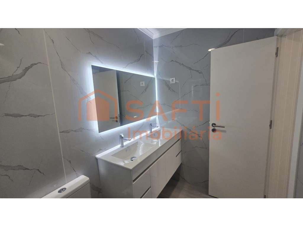 Apartamento T4 Totalmente Remodelado com Arrecadação - Amora - Grande imagem: 4/16