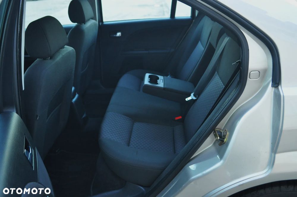 Ford Mondeo 1.8 Ghia - 25