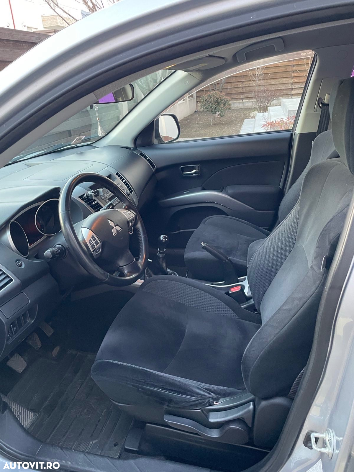 Mitsubishi Outlander - 7