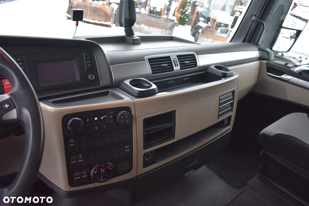 MAN 18 460 Low Deck - 23