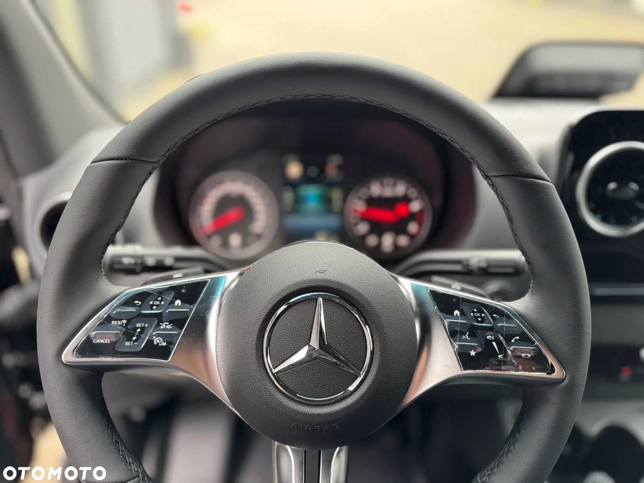 Mercedes-Benz Sprinter - 16