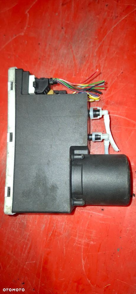 POMPKA CENTRALNEGO ZAMKA AUDI A3 8L 8L0862257K - 2