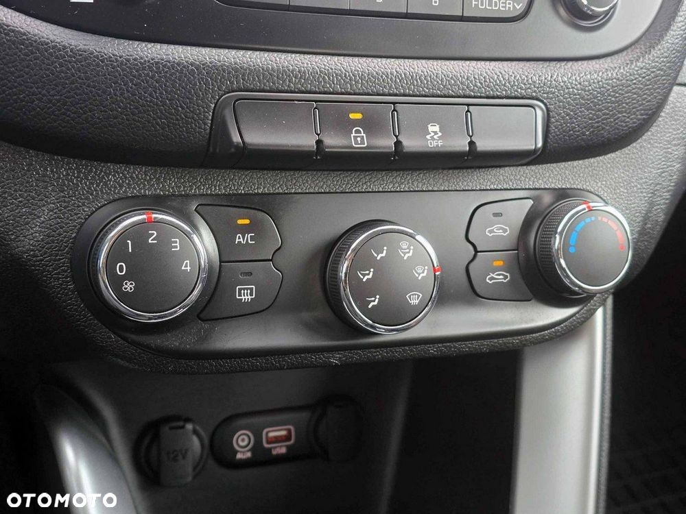 Kia Ceed - 12