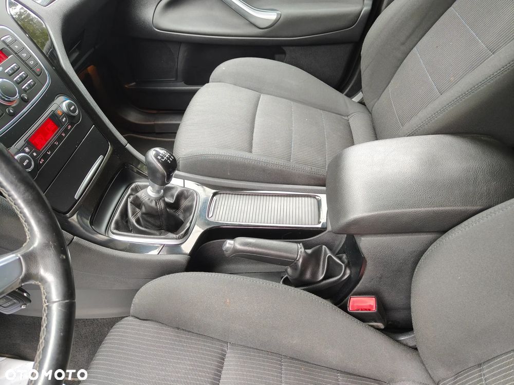 Ford Mondeo - 32