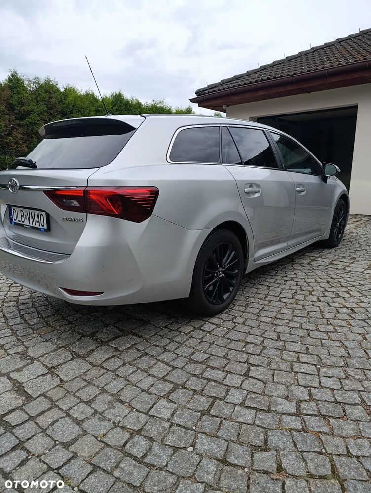 Toyota Avensis 2.0 D-4D Premium - 3