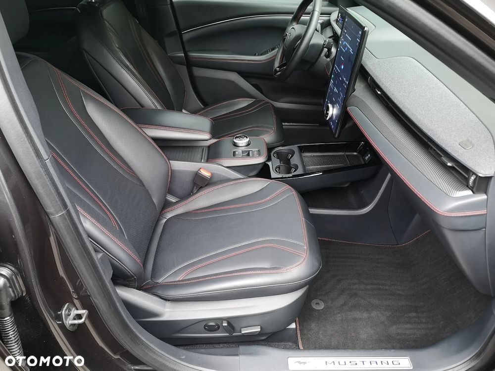 Ford Mustang Mach-E AWD - 26