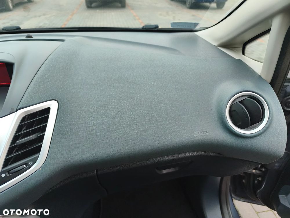 Ford Fiesta 1.25 Ghia - 28