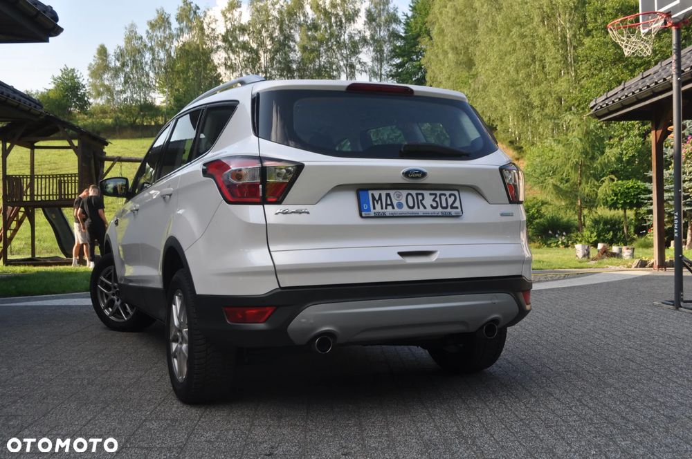 Ford Kuga 1.5 EcoBoost 2x4 Titanium - 4