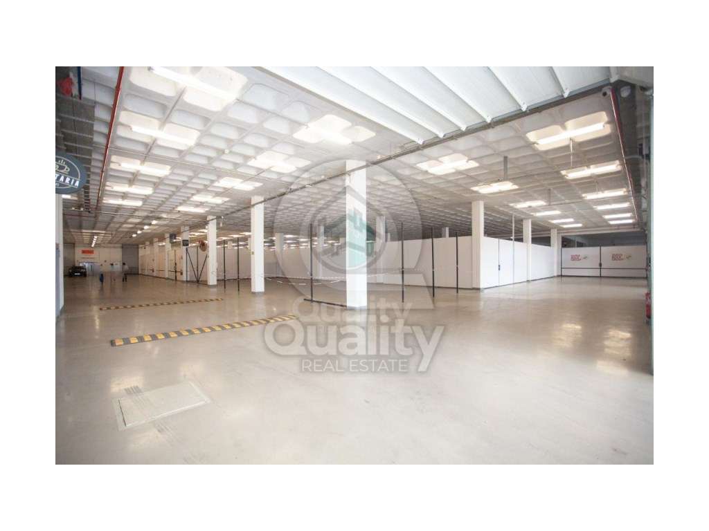 Armazém T0 em Alhos Vedros - Grande imagem: 2/27