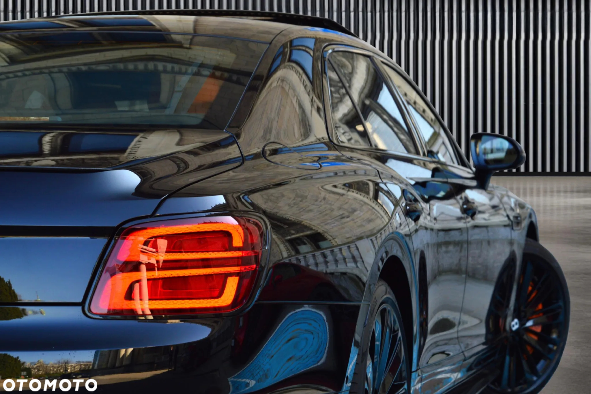 Bentley Flying Spur W12 S - 12