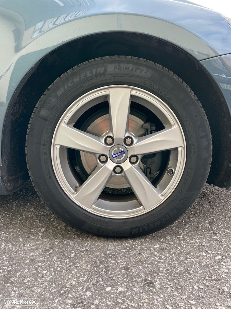 Volvo V40 D2 Kinetic - 31