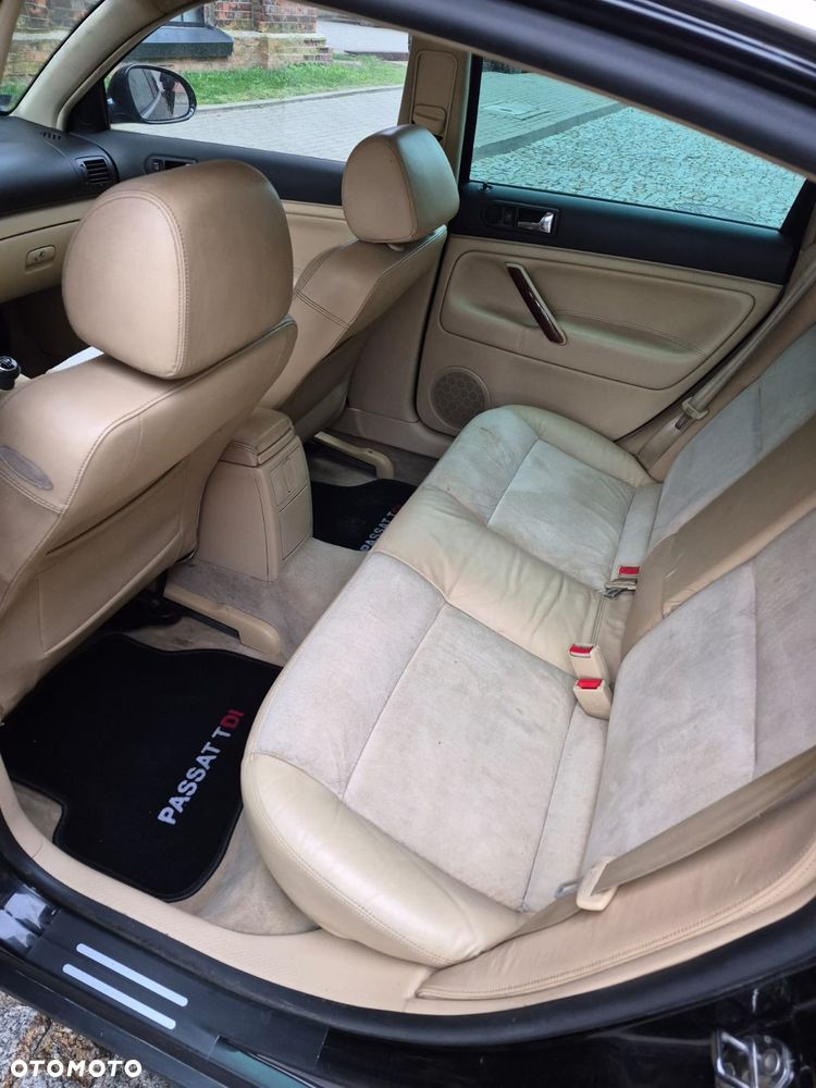 Volkswagen Passat 1.9 TDI Highline - 16