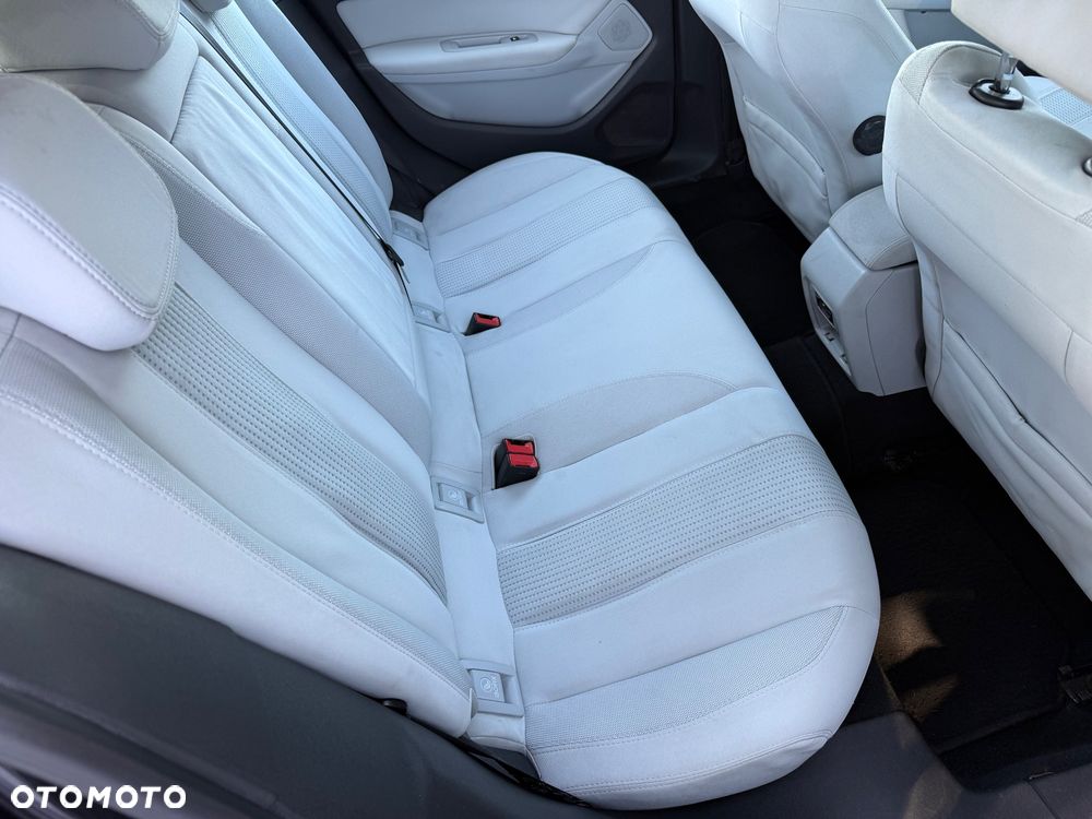 Peugeot 308 1.6 e-HDi Allure S&S - 15