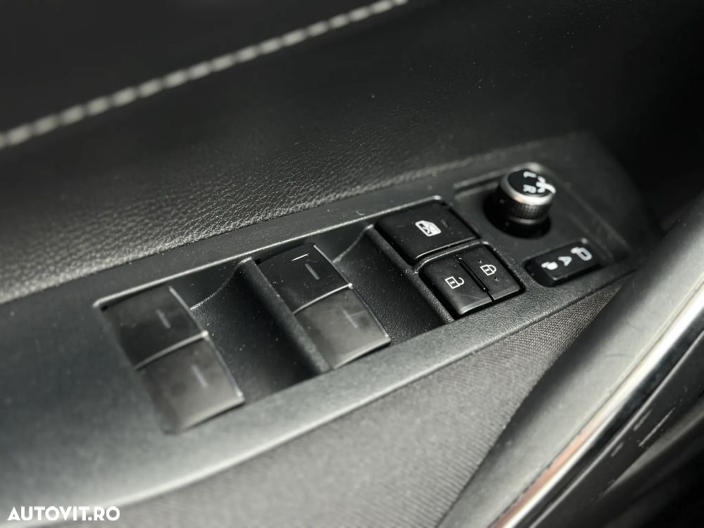 Toyota Corolla 1.8 HSD Business - 31