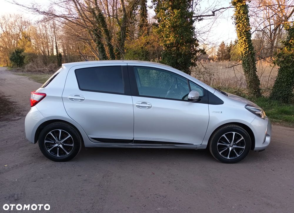 Toyota Yaris Hybrid 100 Active - 17