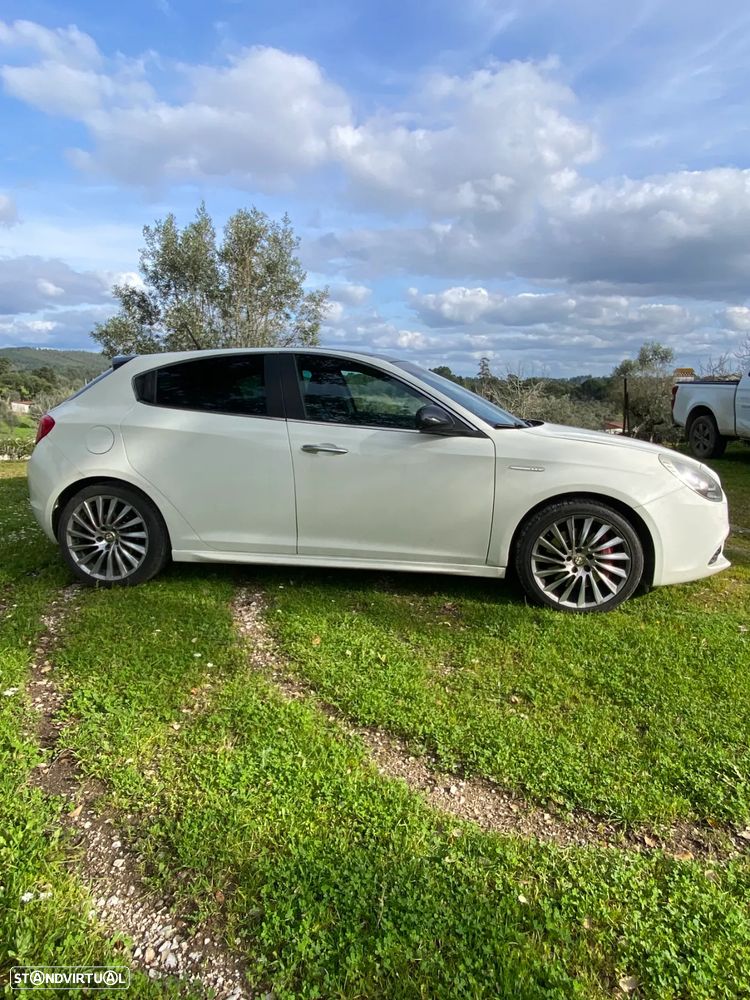 Alfa Romeo Giulietta 2.0 JTDM Distinctive - 1