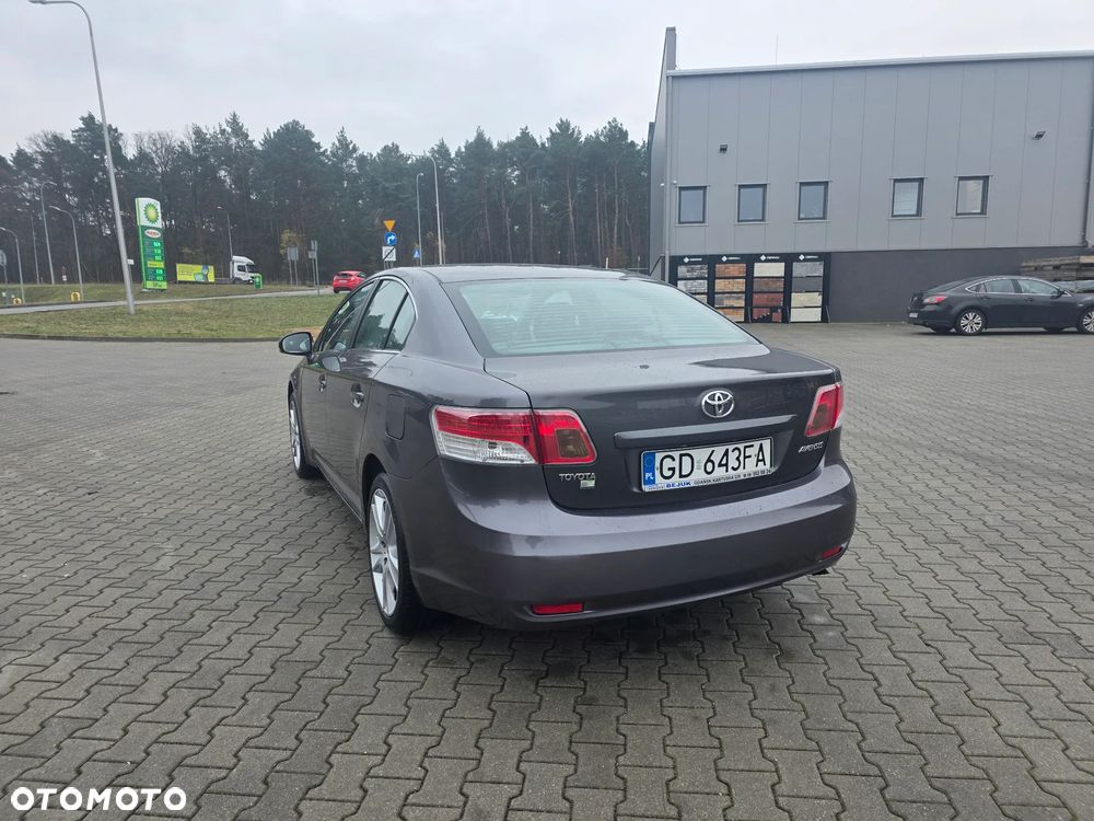 Toyota Avensis 1.8 Style - 6