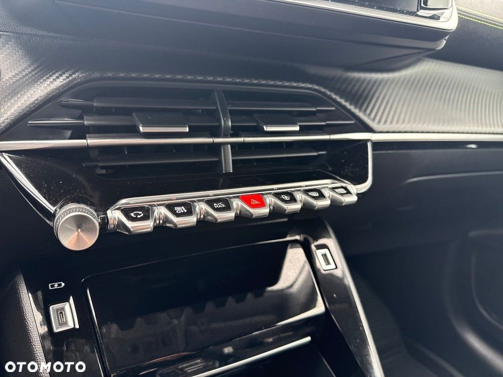 Peugeot 208 50kWh Allure - 23