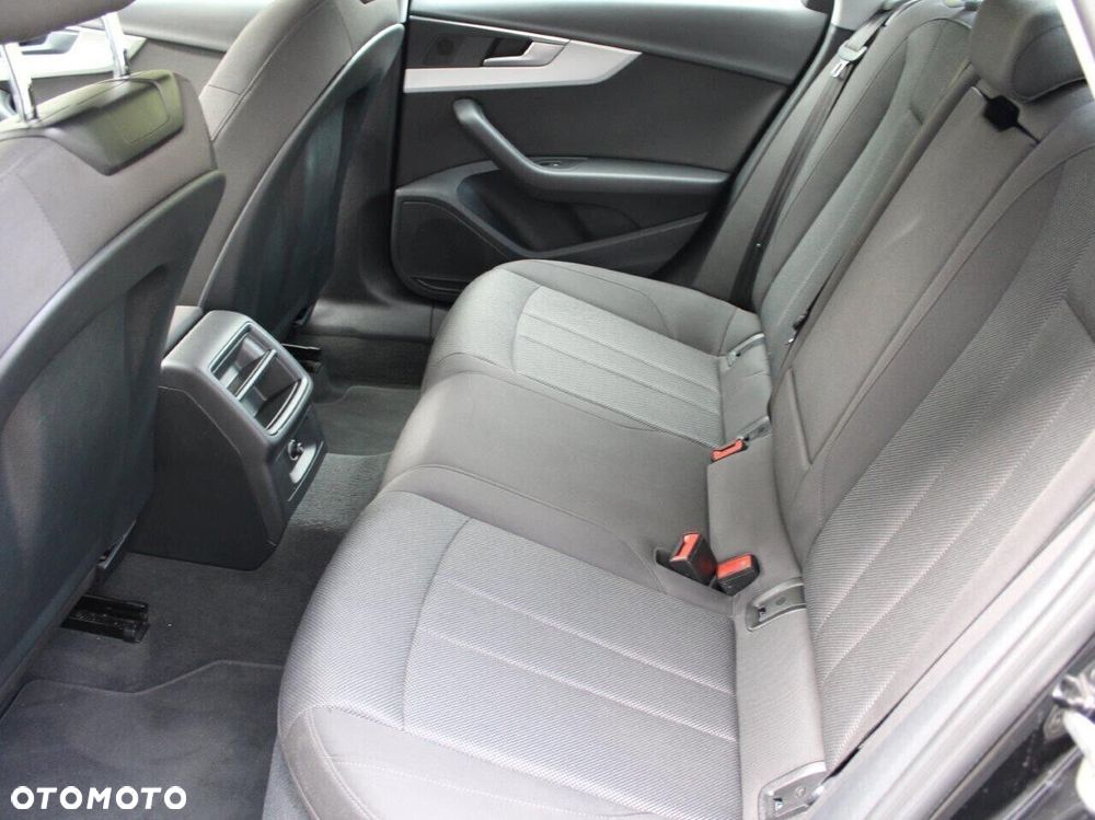 Audi A4 Limousine - 12