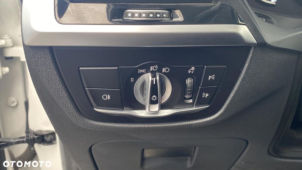 BMW X3 xDrive20d Advantage - 23