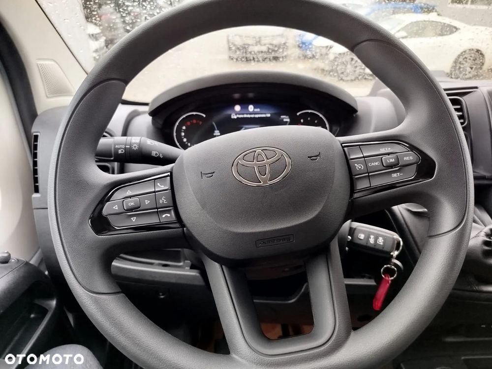 Toyota Proace Max - 10