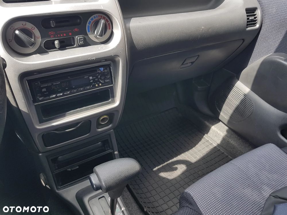 Daihatsu Sirion - 7
