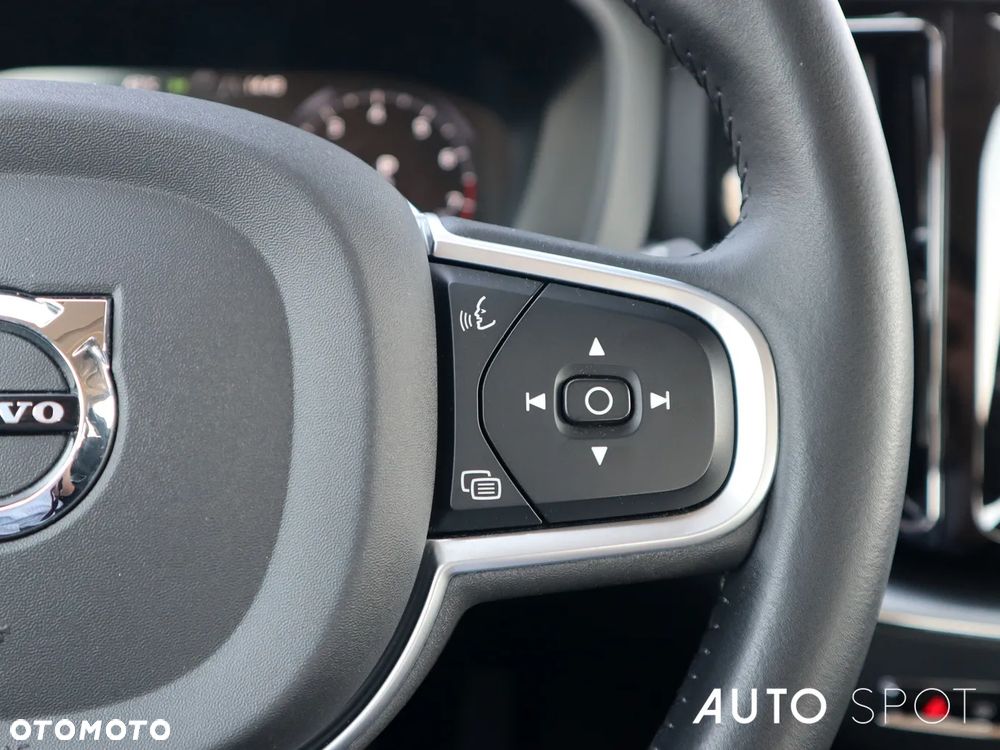 Volvo XC 60 T5 Momentum Pro - 19