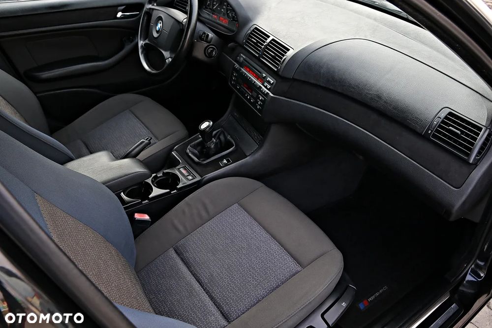 BMW Seria 3 320i - 28