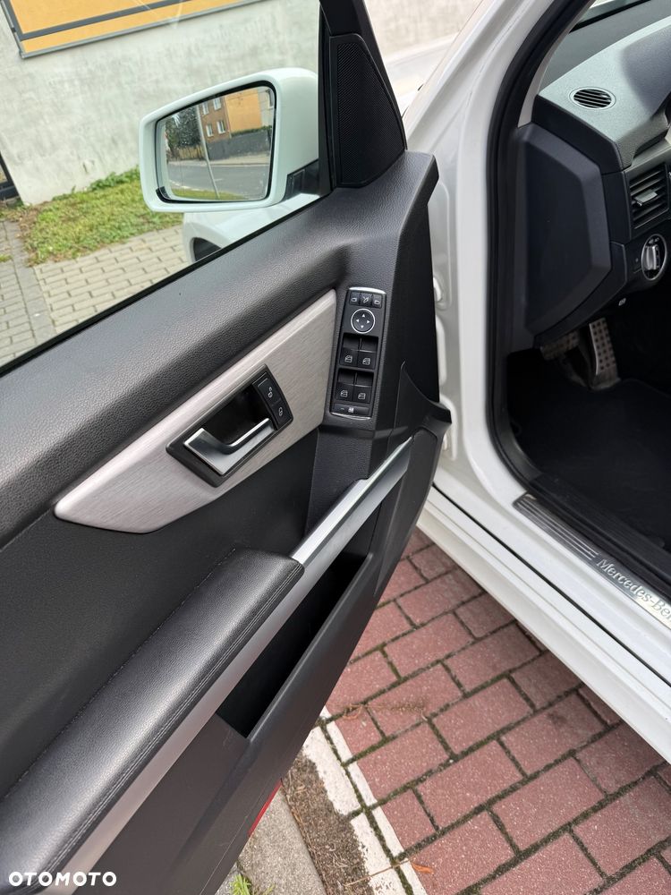 Mercedes-Benz GLK - 12