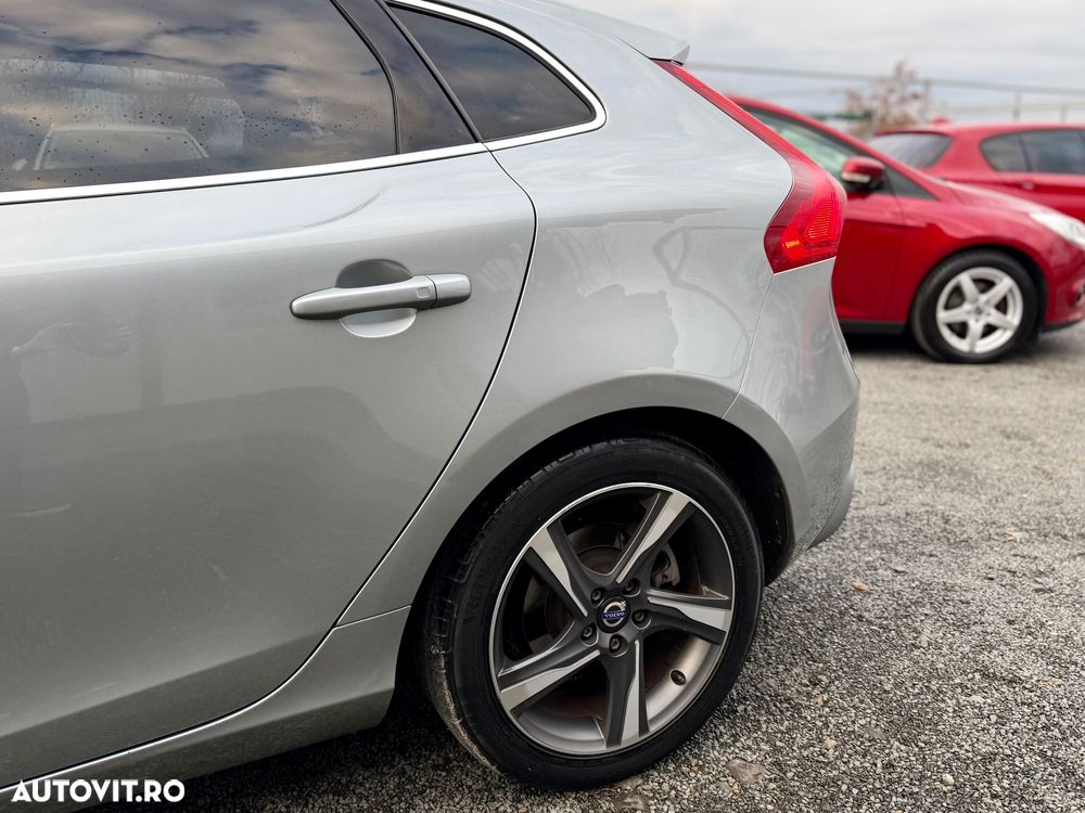 Volvo V40 D2 R Design - 16