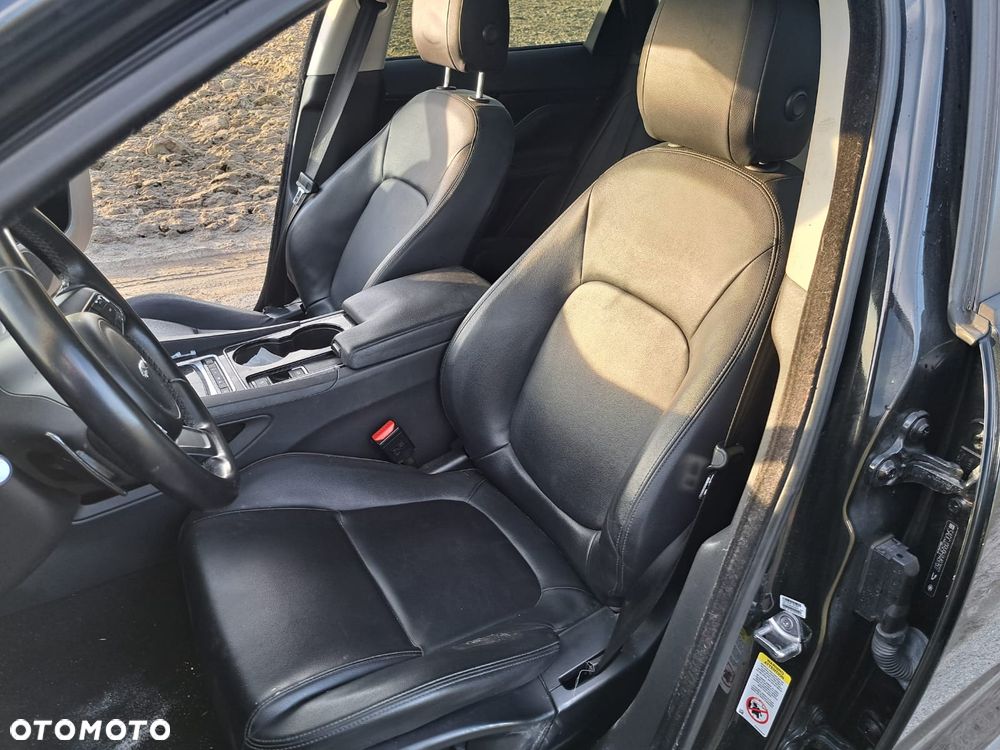 Jaguar F-Pace - 19