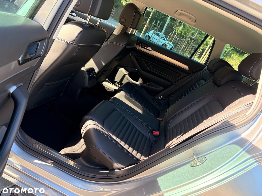 Volkswagen Passat Variant 1.5 TSI EVO Elegance DSG - 10