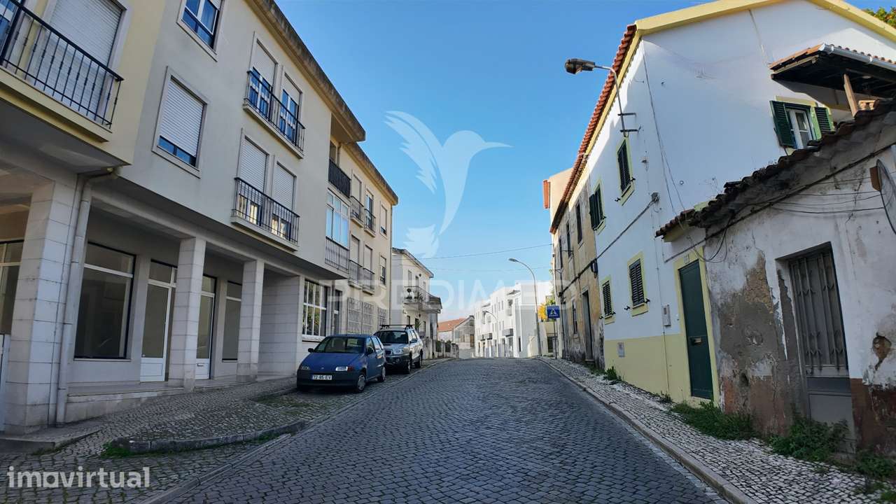 OPORTUNIDADE IMPERDÍVEL - LOJA NO CORAÇÃO DE TORRES NOVAS - Grande imagem: 2/39