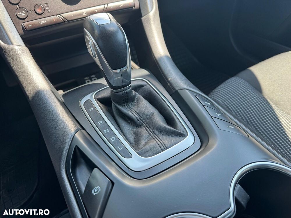 Ford Mondeo 2.0 HEV Titanium - 11