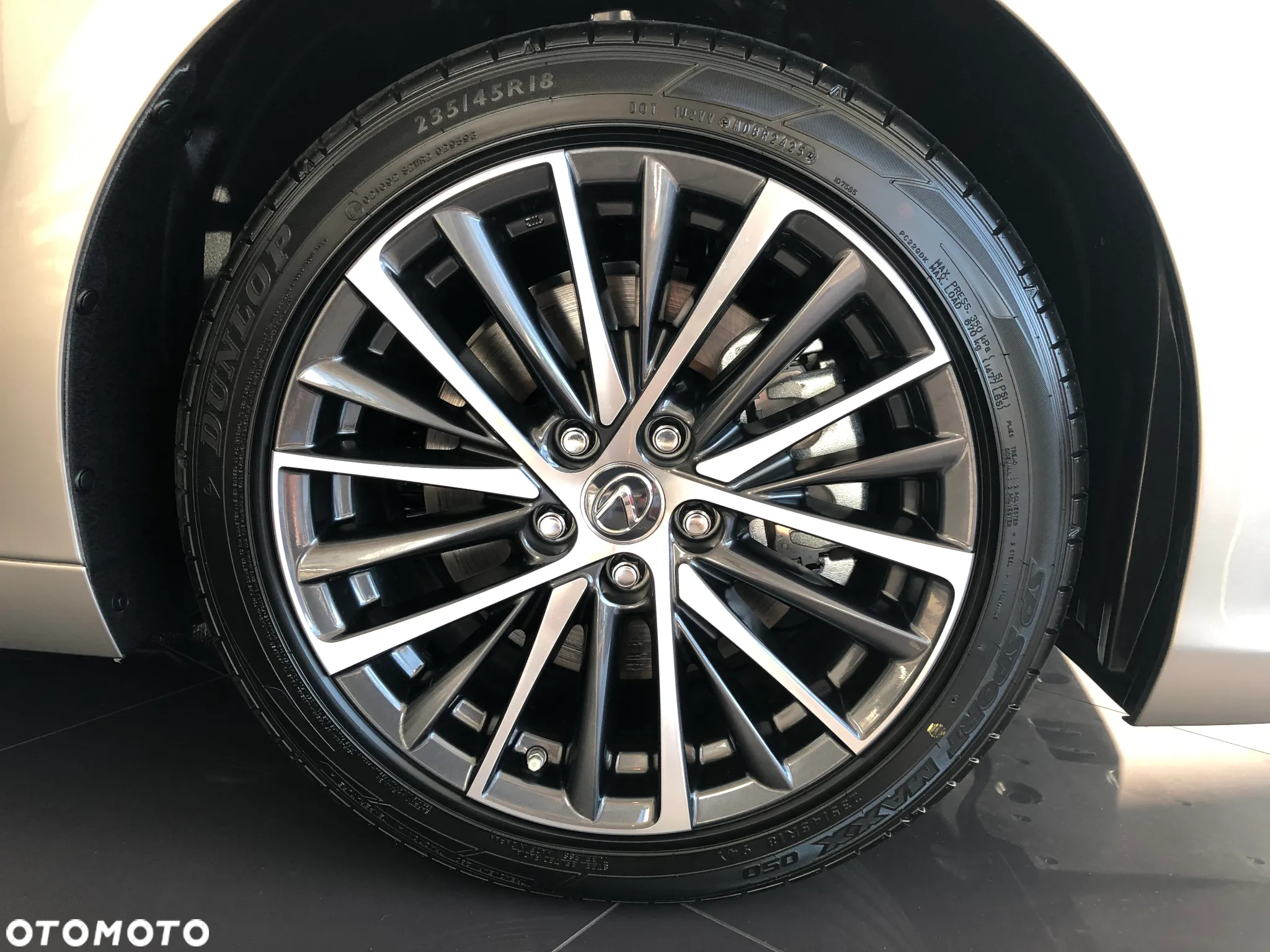 Lexus ES 300h Business Edition - 18