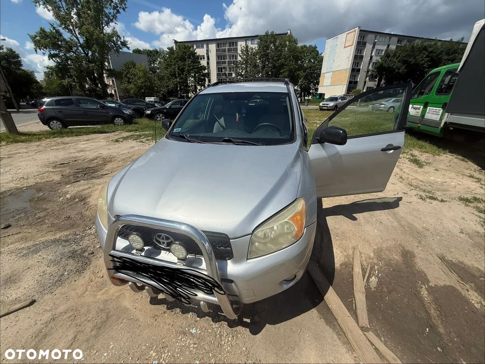 Toyota RAV4 - 1